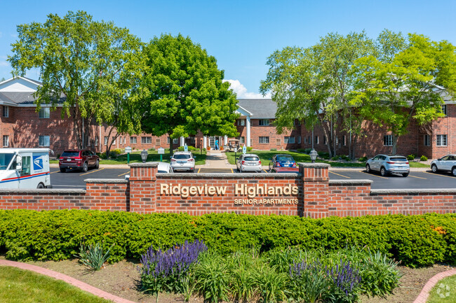 Ridgeview Highlands Apartments & Townhomes... - Ridgeview Highlands Apartments & Townhomes...