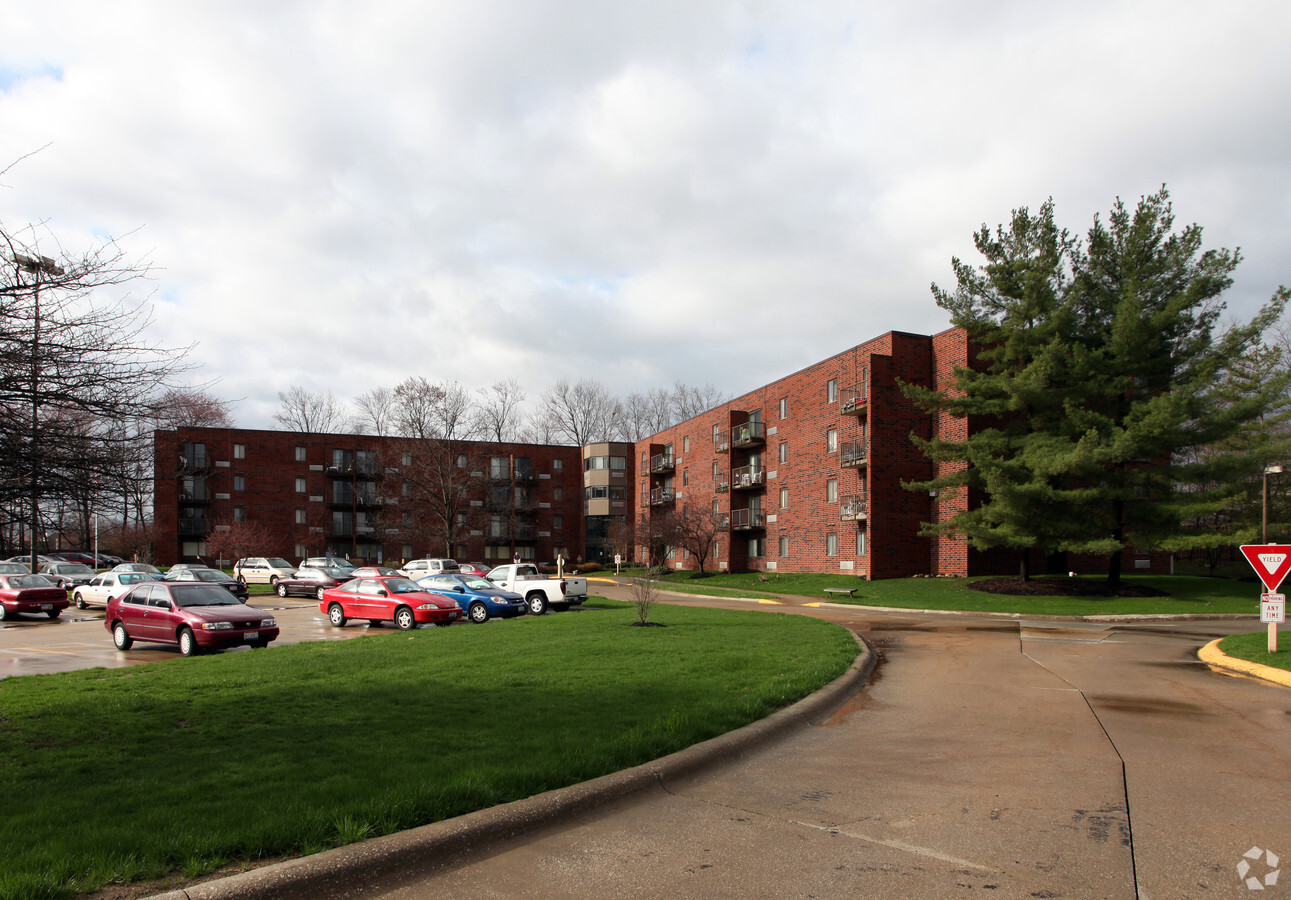 Photo - Lawrence Saltis Plaza Apartments