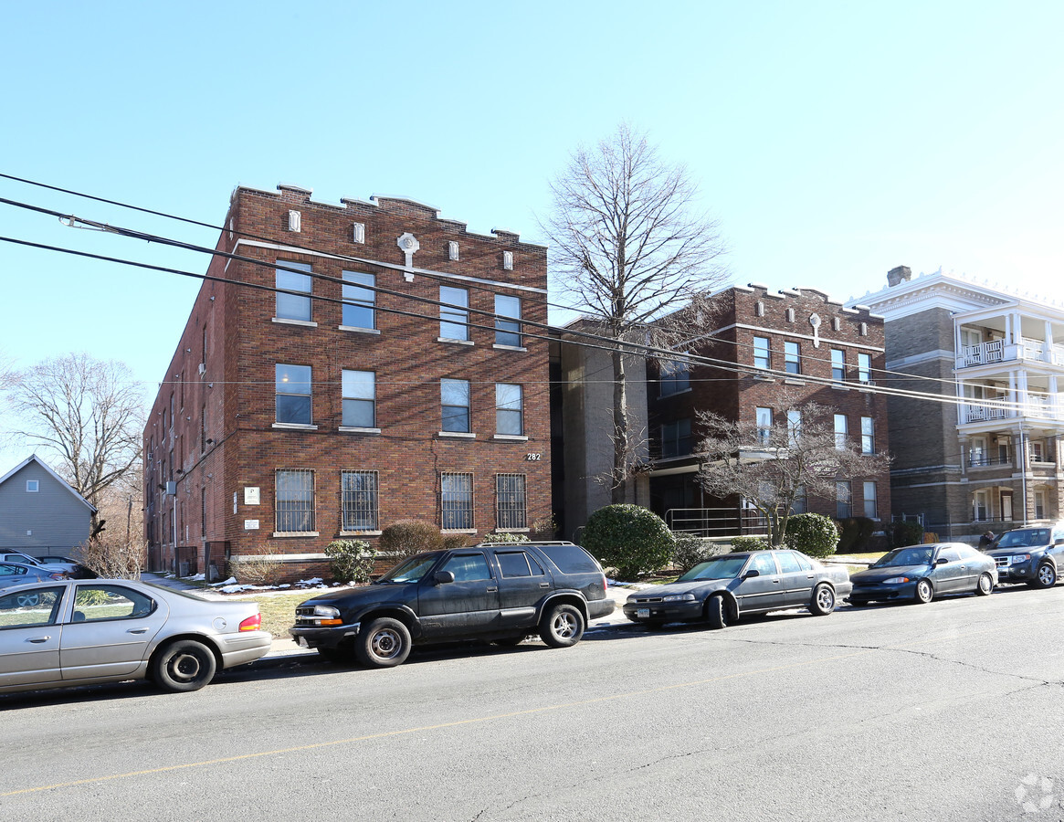 Front of Building Photo - Sigourney Square Apartments