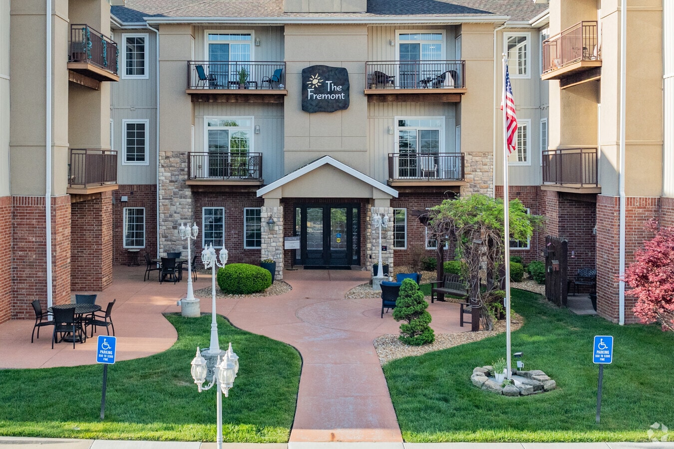 Fremont Senior Living Community Apartments Springfield, Missouri 0