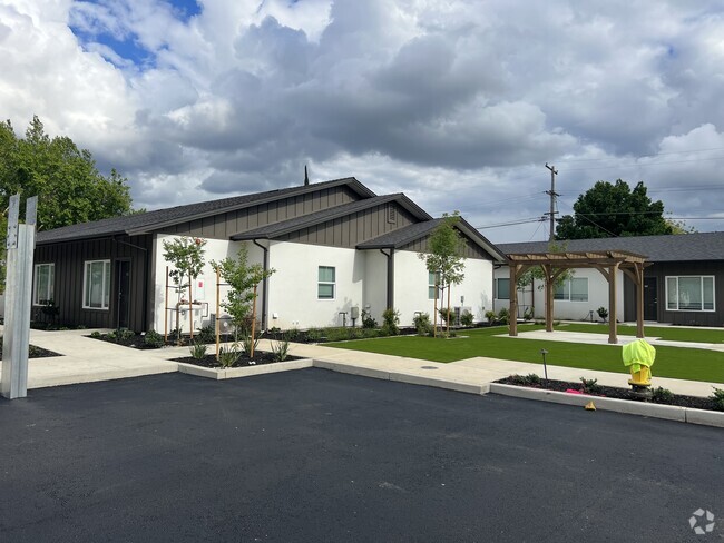 Building Photo - Magnolia Gardens Senior Living Rental