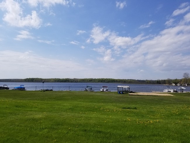 Building Photo - Lakeside Village 55+ Waterfront Community Rental