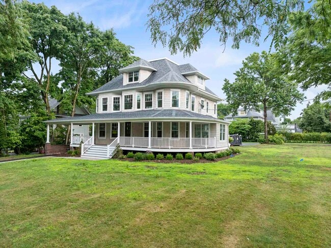 Building Photo - 389 Spring Unit# C