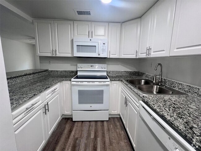 Building Photo - 17350 NW 68th Ave Rental