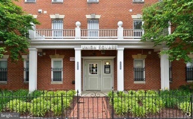 Building Photo - 730 11th St NE Rental