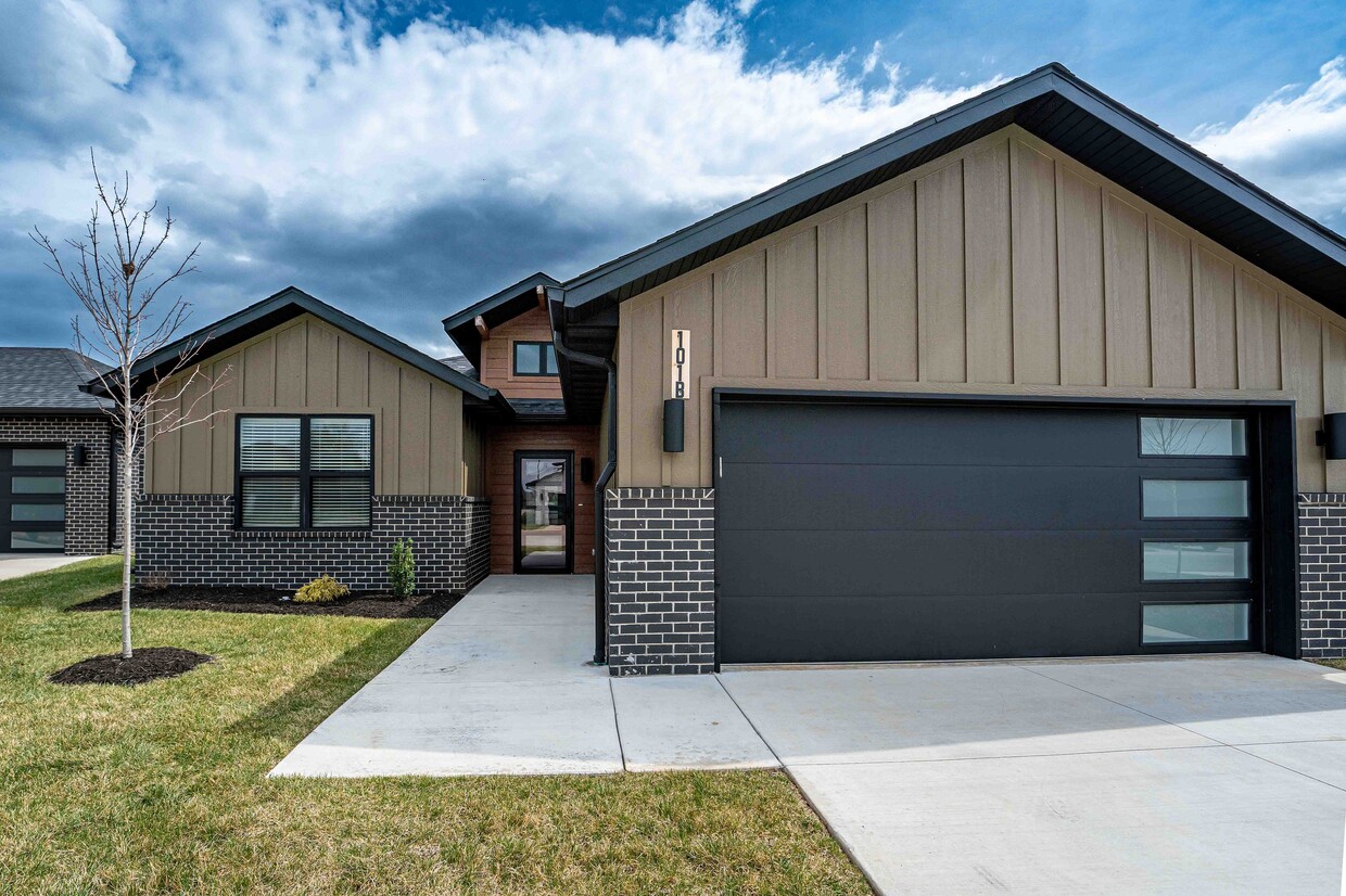 Villas-At-Anthony-Park-55-Plus-Community-South-Springfield-Missouri-Two-Bedroom-A-Unit-101B-Entrance - 2 Bedroom A Standard