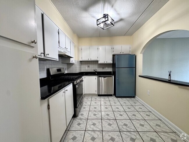 Building Photo - 1550 Worcester Rd Rental