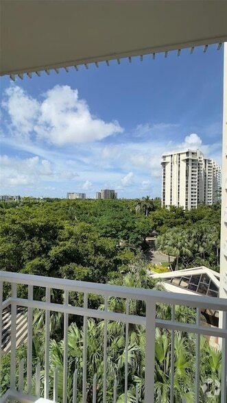 Building Photo - 2000 Towerside Terrace Rental