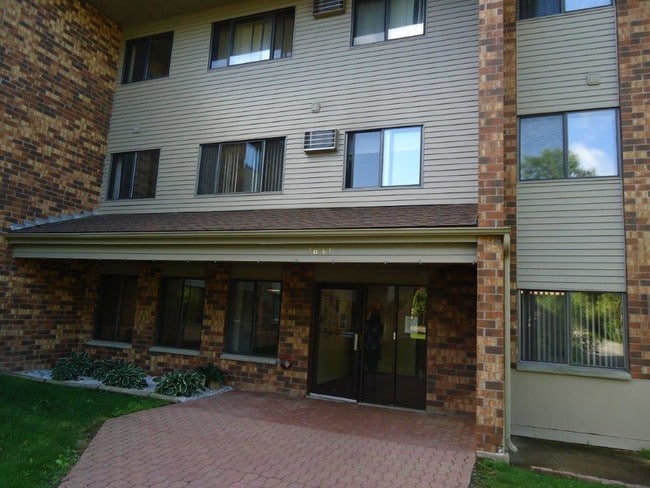 Building Photo - West Falls Estates Rental