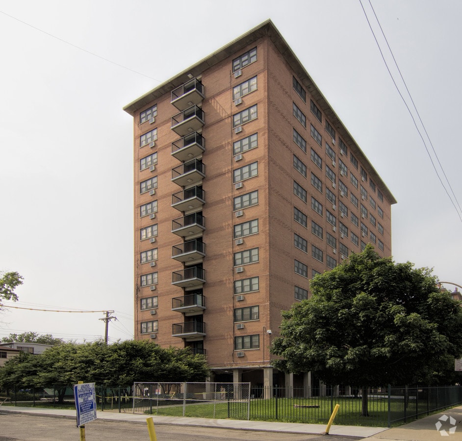 Armour Square - Armour Square Apartments