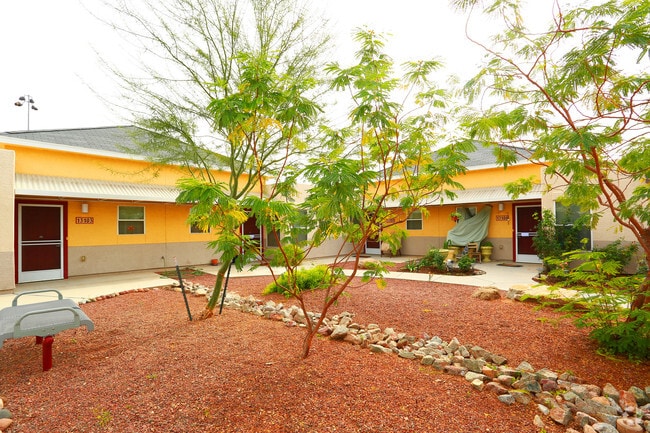 Blanche Johnson Courtyards - Blanche Johnson Courtyards Apartments