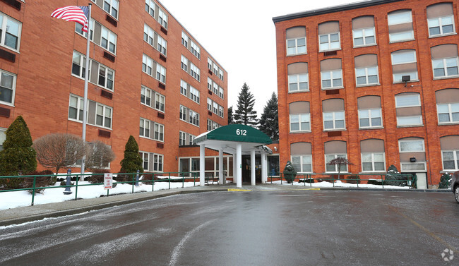 Building Photo - Steinhorst Square Apartments