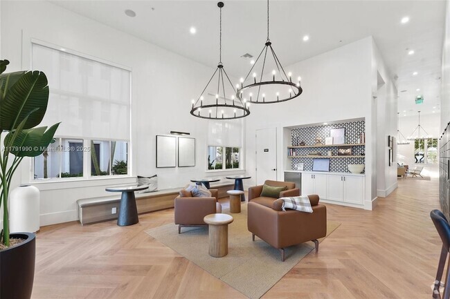 Building Photo - 10170 SW 7th St Rental