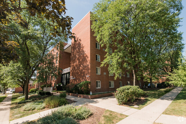 Building Photo - Forest Apartments