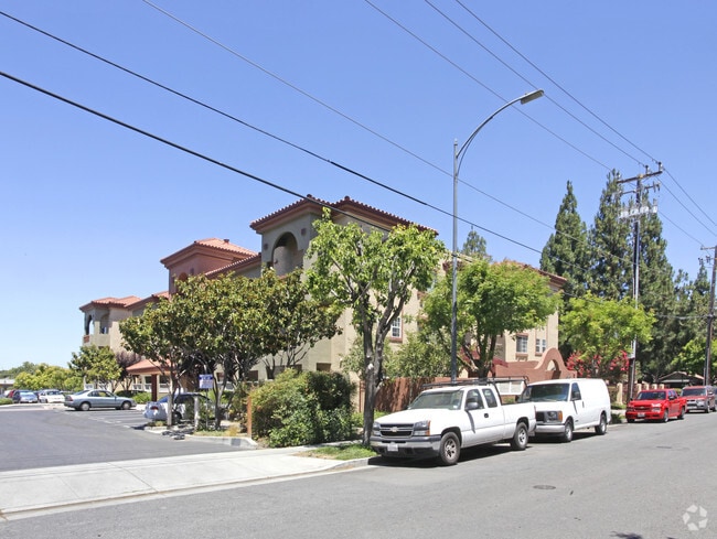 Building Photo - Jardines Paloma Blanca Rental
