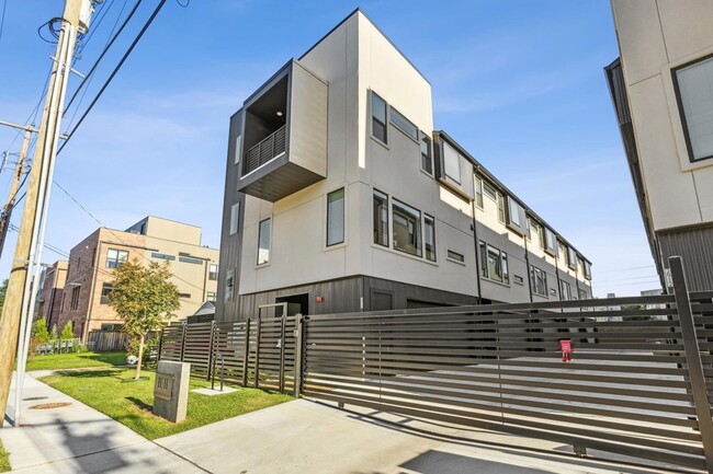 Photo - 2916 Hawthorne Ave Townhome