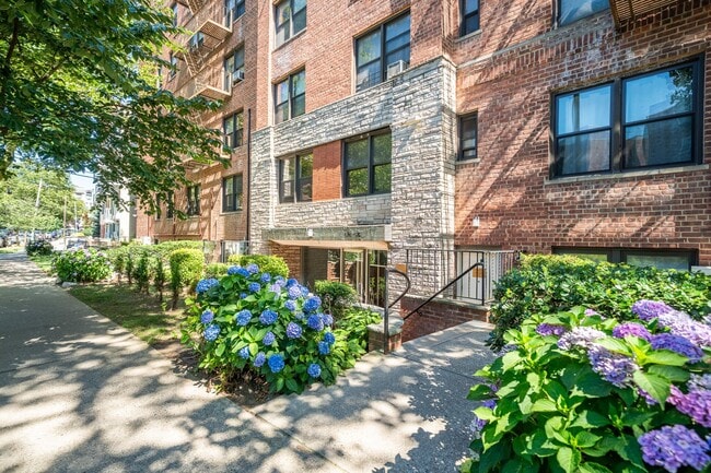 Building Photo - 141-30 84th Rd Rental