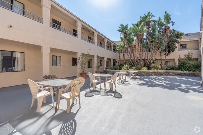 Building Photo - Montrose Rental