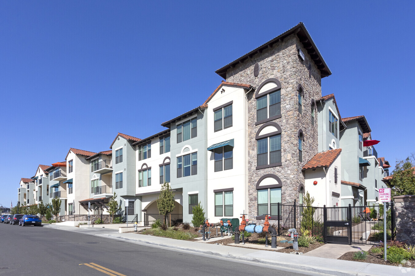 Oakmont of East Sacramento - Oakmont of East Sacramento Apartments