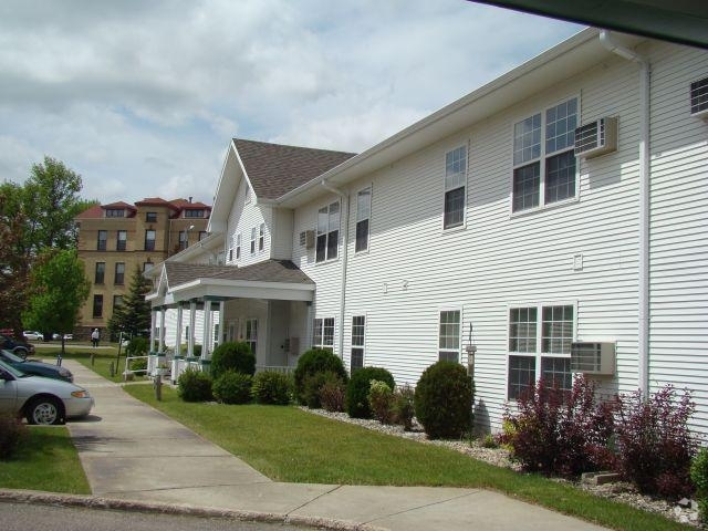 Primary Photo - Park Place Apartments