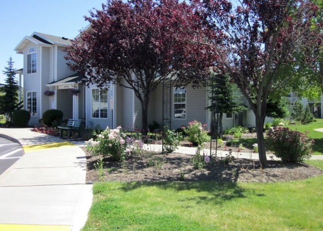 Building Photo - Briarwood Commons Apartments