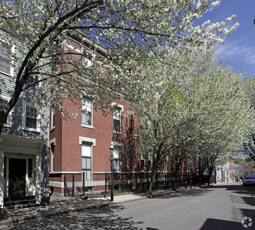 Photo - Mary Colbert Apartments