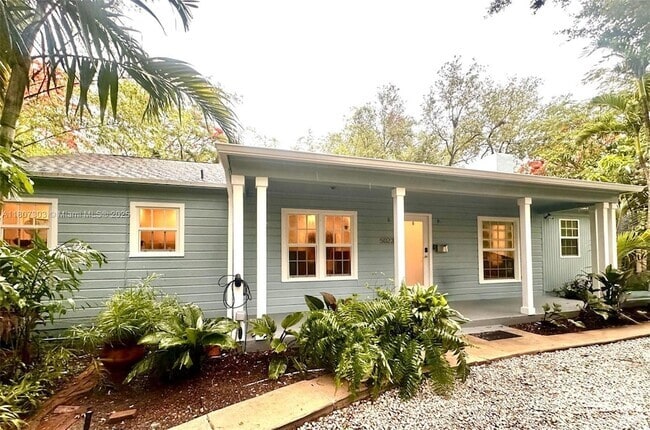 Building Photo - 5023 SW 59th Ave Rental