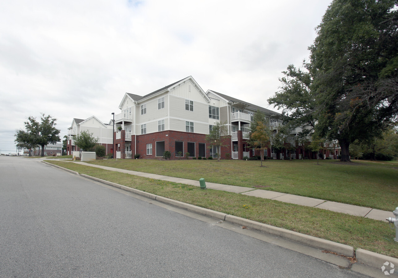 Robert R Taylor Senior Homes - Robert R Taylor Senior Homes Apartments