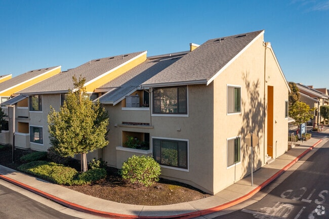 Building Photo - Edgewater Isle Rental
