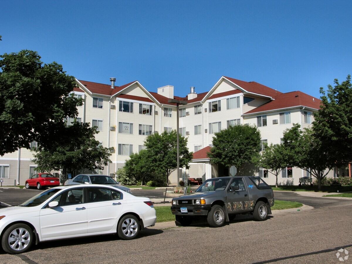 View to the west across North Franklin Street - Lake Pepin Apartments