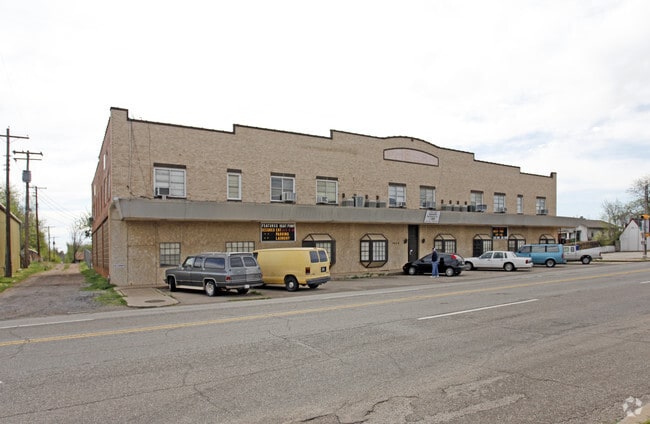 Building Photo - 2820 S Robinson Ave Rental