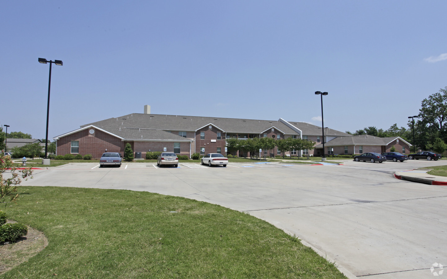 Eastpointe Station - Eastpointe Station Apartments