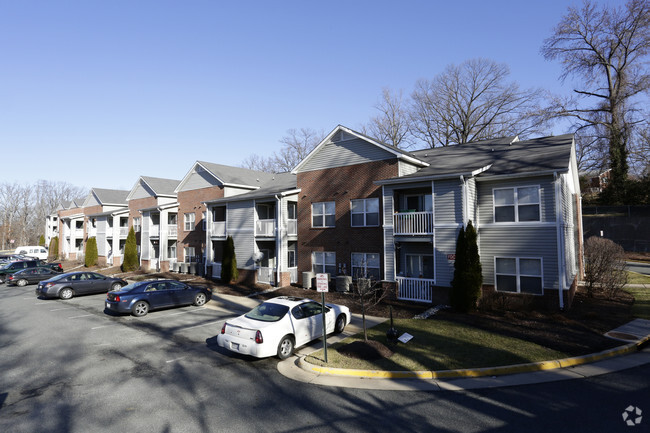 Building Photo - The Oaks Apartments