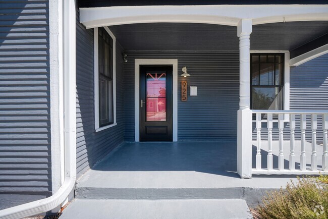 Building Photo - 925 Lamar St Rental