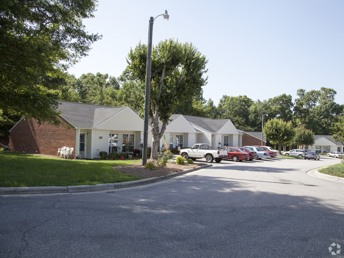 Sheffield Manor Apartments - Sheffield Manor Apartments