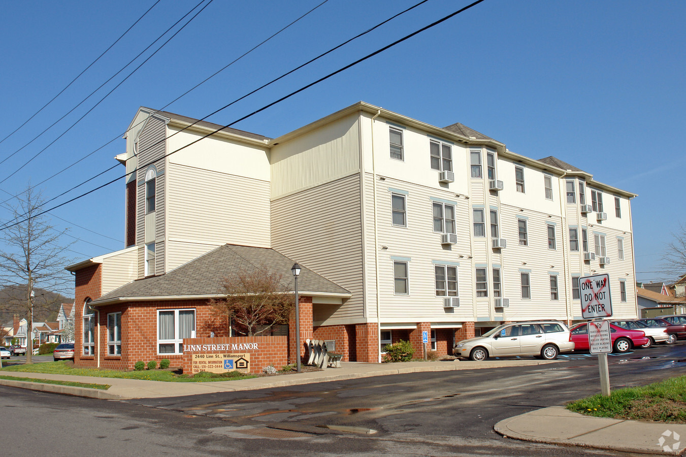 Linn Street Manor - Linn Street Manor Apartments