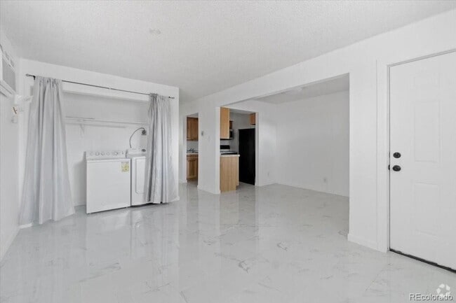 Building Photo - 214 S Ingalls St Rental