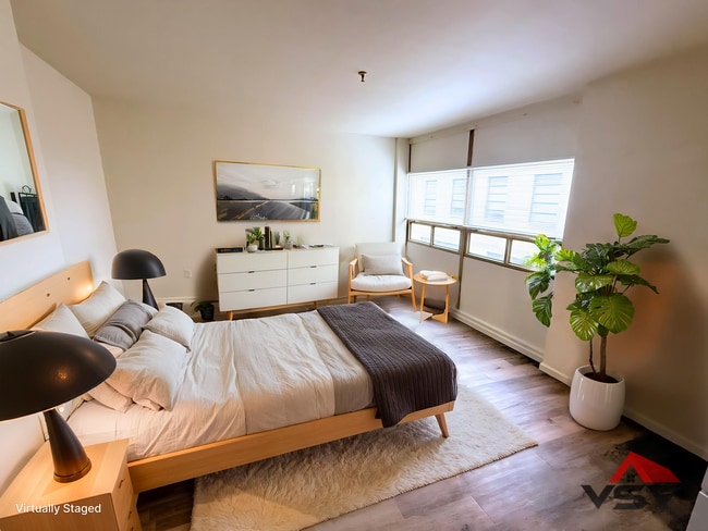 Building Photo - Flyers Landing