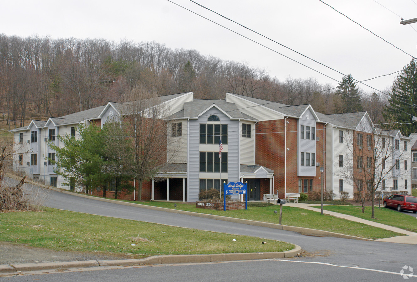 Rock Ledge Commons - Rock Ledge Commons Apartments