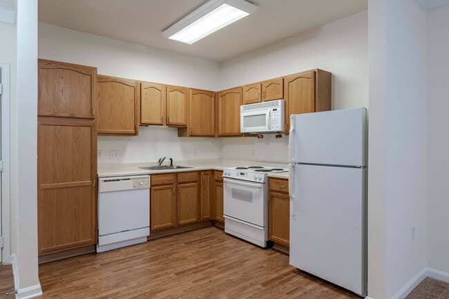 Building Photo - Park Place Senior Rental