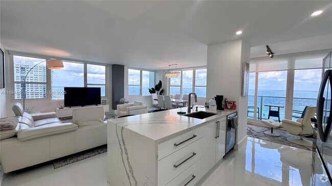 Building Photo - 3505 S Ocean Dr Rental