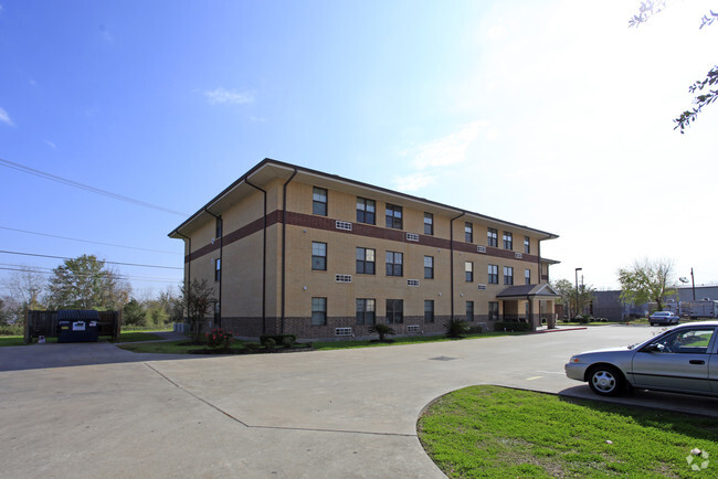 Primary Photo - El Redentor Apartments