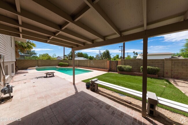 Building Photo - 611 E Alameda Dr Rental