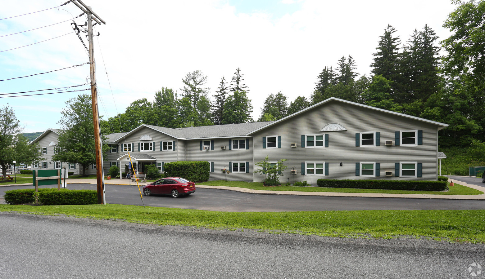 Parsonage Pines - Parsonage Pines Apartments