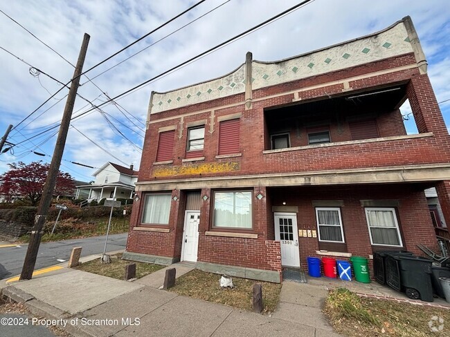 Building Photo - 1301 Main St Rental