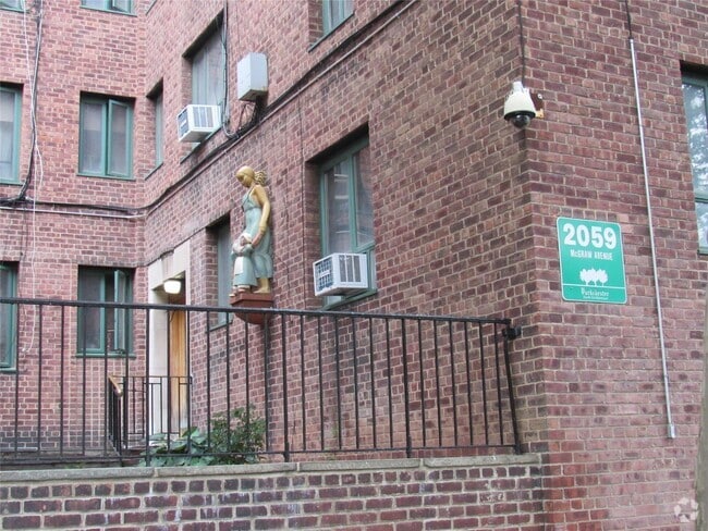 Building Photo - 2059 McGraw Ave Rental