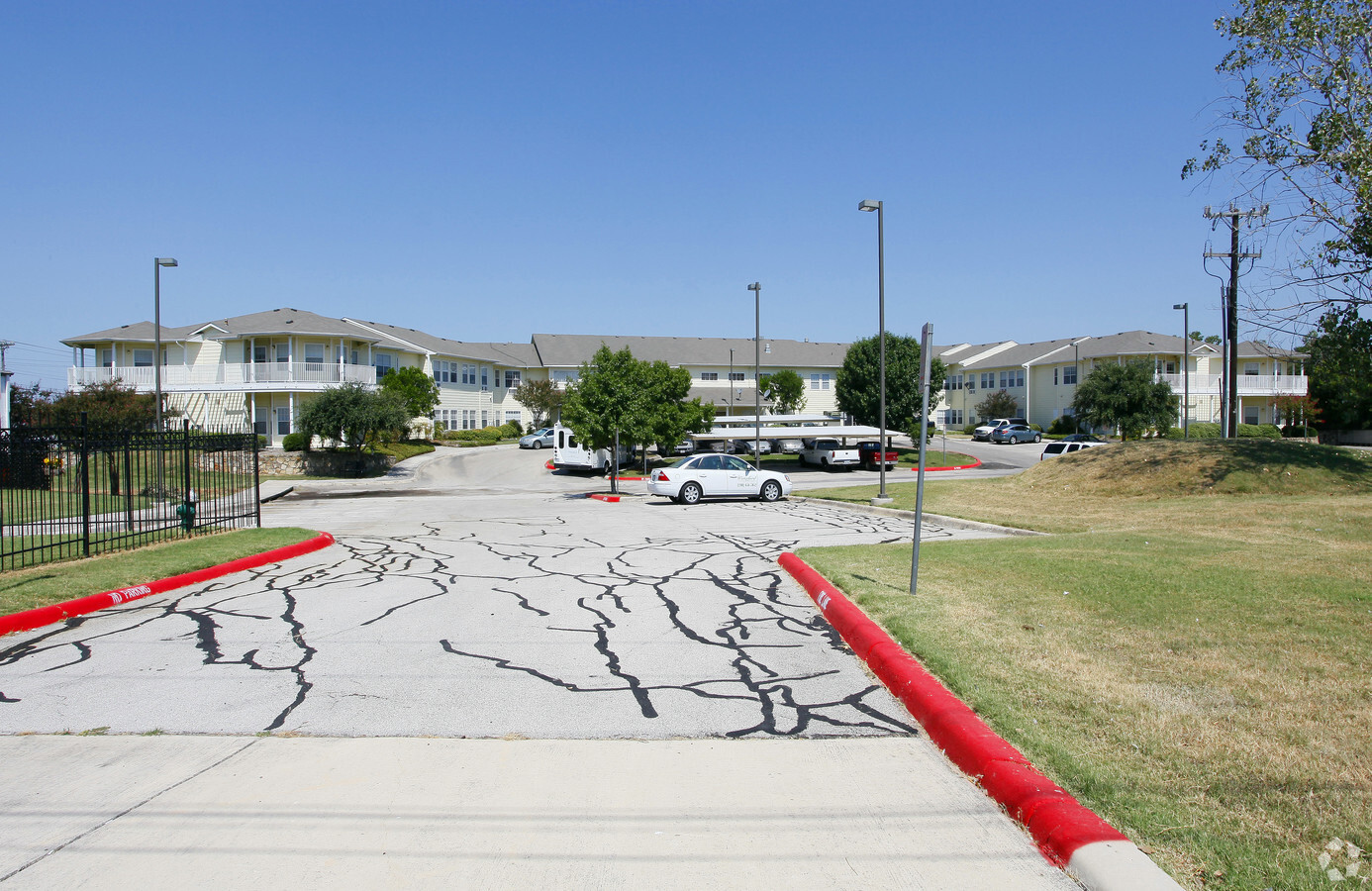 Photo - The Waterford at Thousand Oaks Apartments