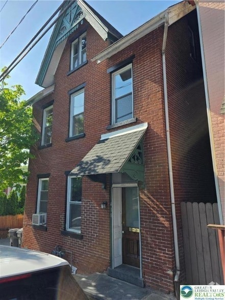 Building Photo - 418 W 4th St Rental