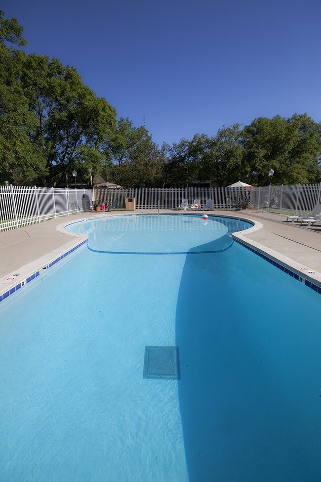 Royal Oaks Apartments New Hope, Minnesota 1 unit available After55