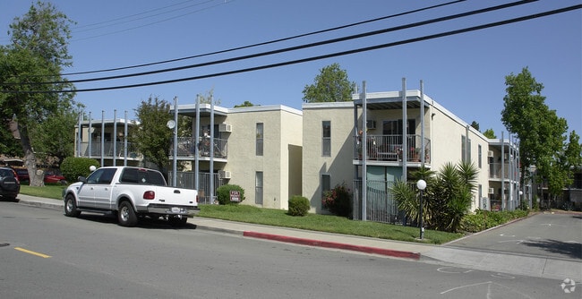 Building Photo - Hookston Senior Rental